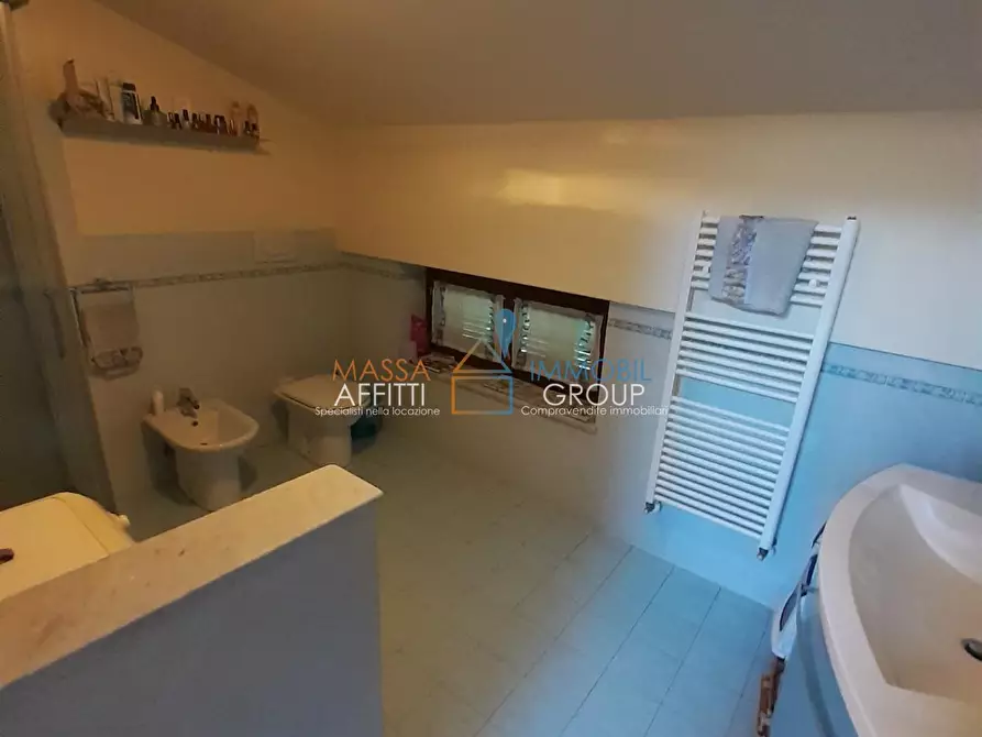 Immagine 30 di Porzione di casa in vendita  in Viale Domenico Zaccagna 6 a Carrara