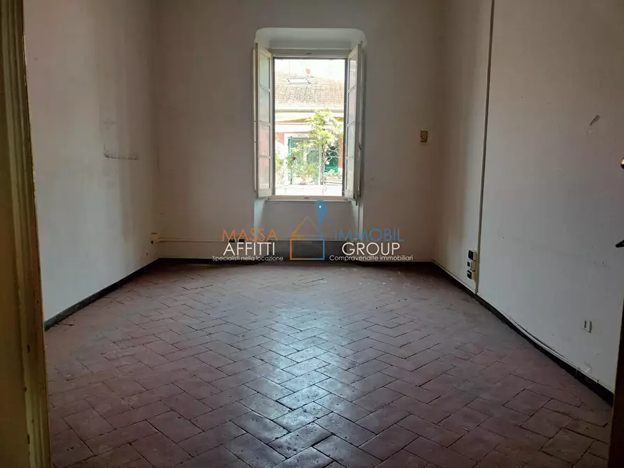 Immagine 8 di Pentalocale in vendita  in Via Mario Bigini 22 a Massa
