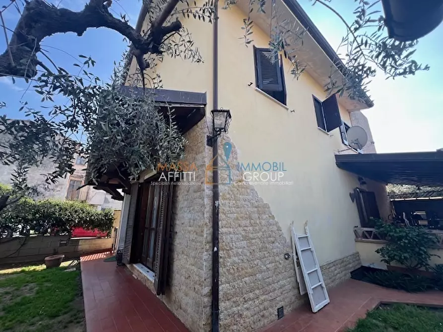 Immagine 2 di Villa in vendita  in Via Tinelli 33 a Massa