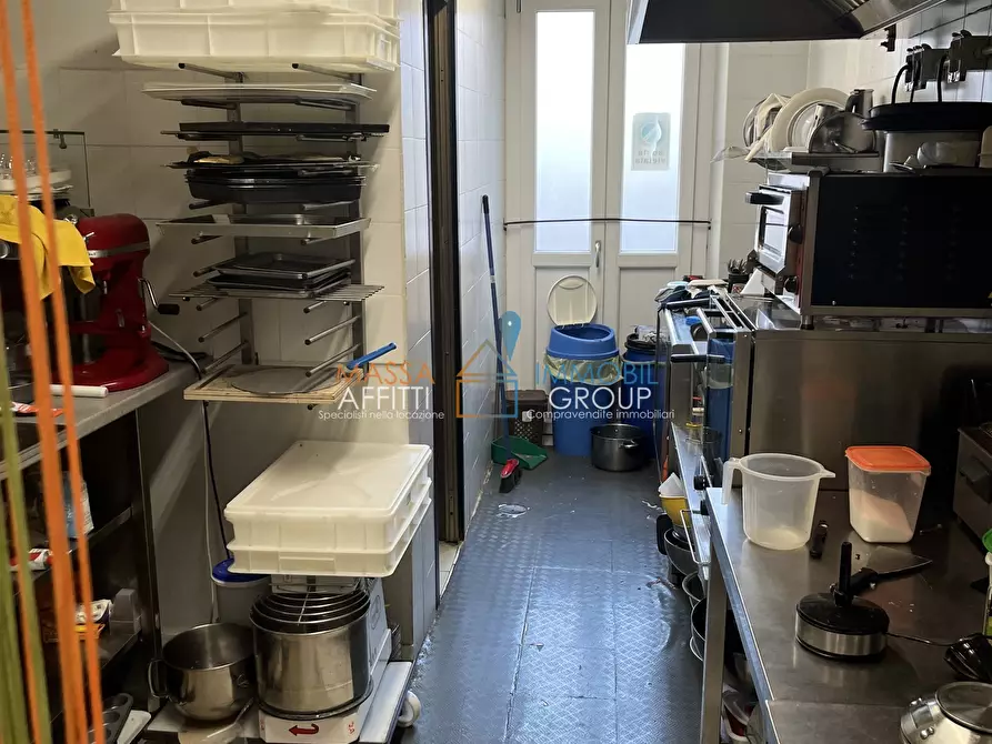Immagine 4 di Attività commerciale in vendita  in via X Aprile 8 a Massa