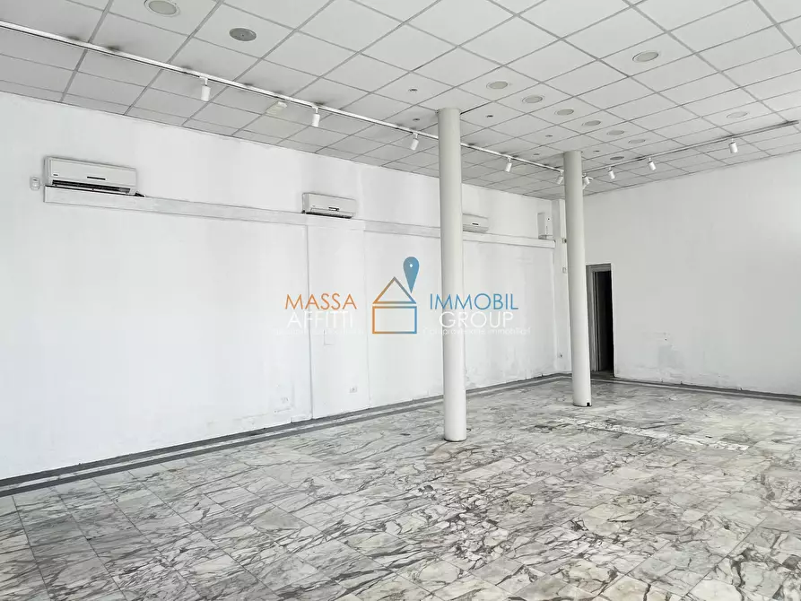 Immagine 10 di Locale commerciale in affitto  in Viale XX Settembre 199 a Carrara