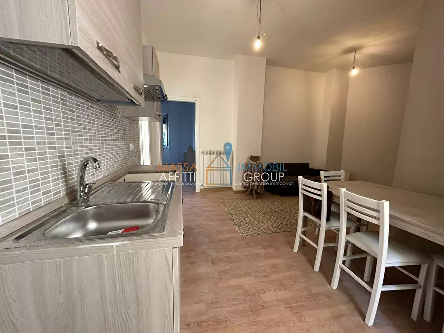 Immagine 6 di Trilocale in vendita  in Via dei Margini 1 a Massa