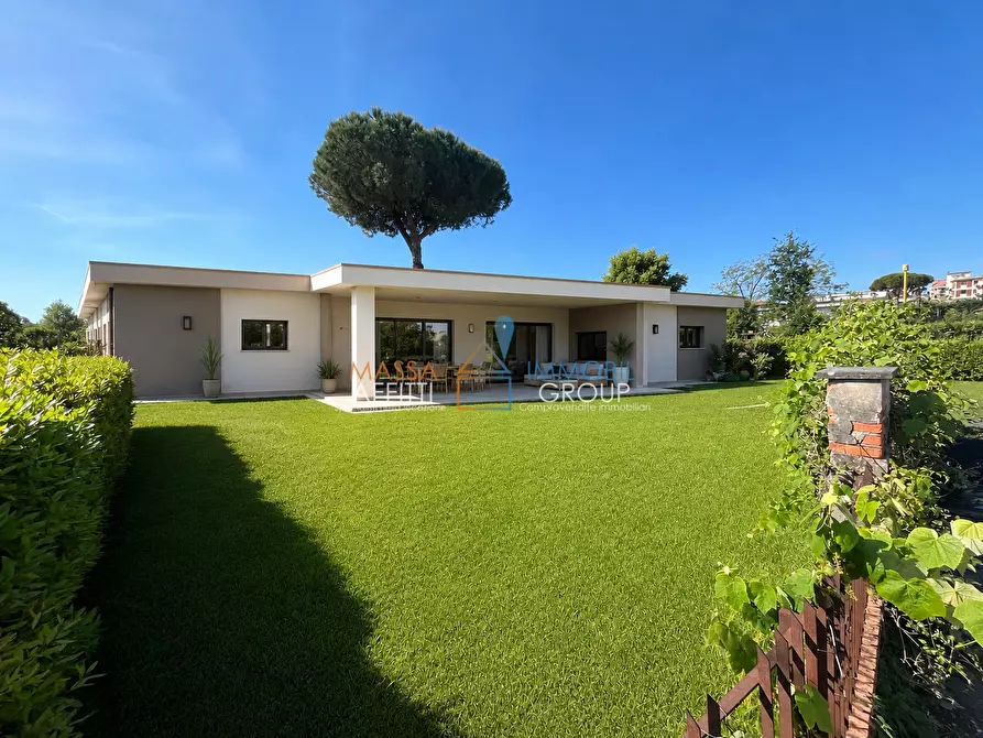 Immagine 1 di Casa indipendente in vendita  in Via Venezia 54 a Massa
