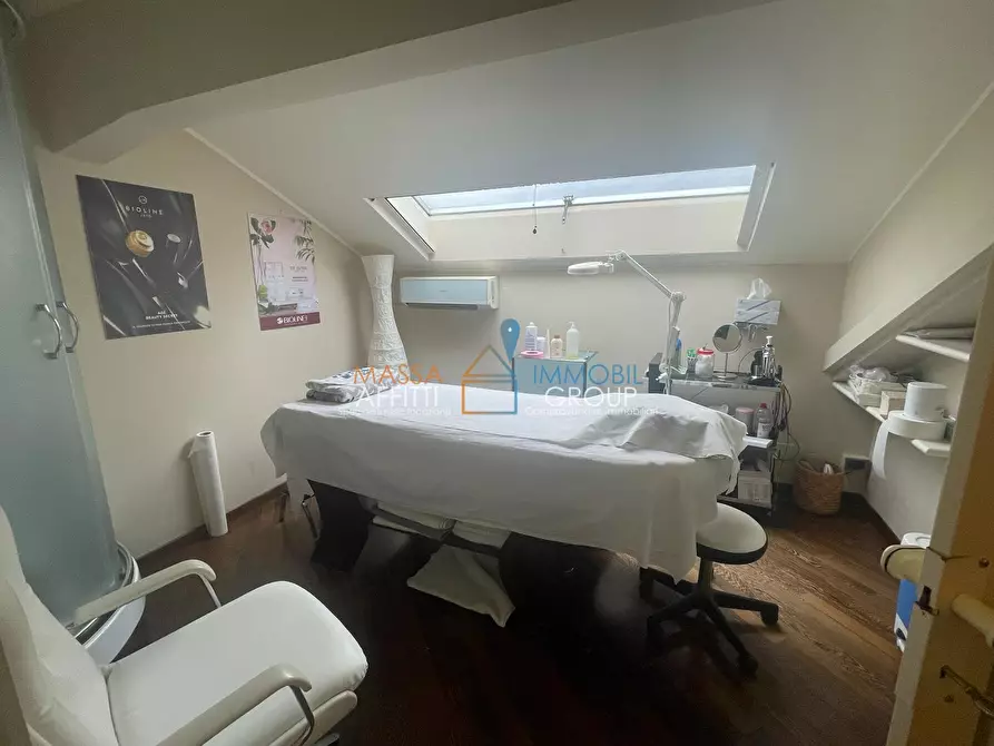 Immagine 13 di Attività commerciale in vendita  in Via Alberica 12 a Massa