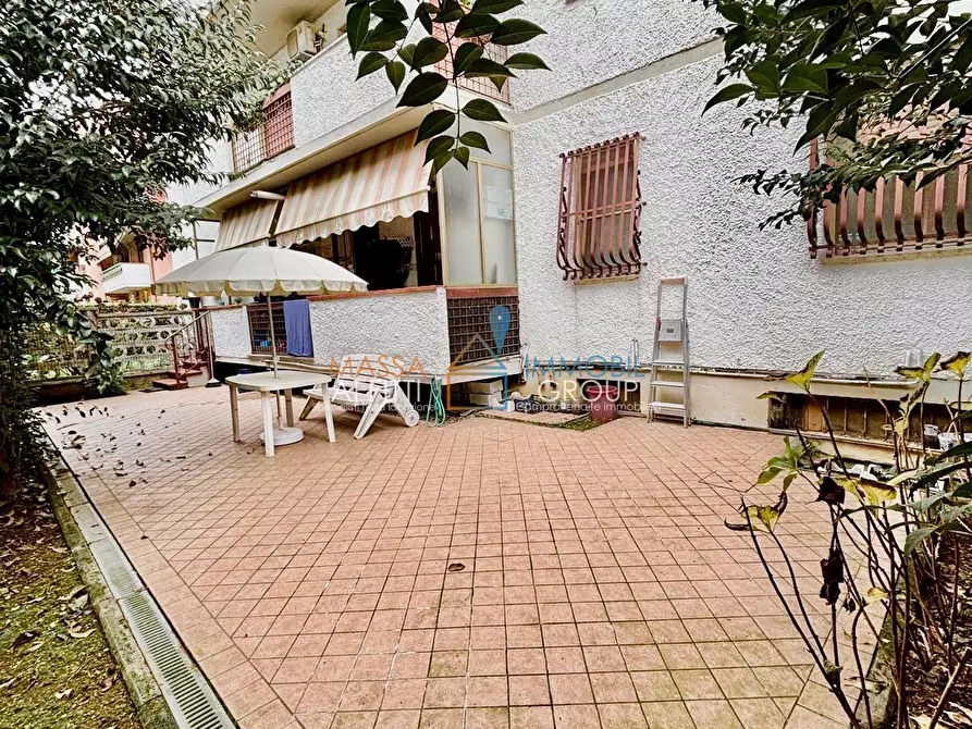 Immagine 1 di Quadrilocale in vendita  in Via G. Carducci 26 a Massa