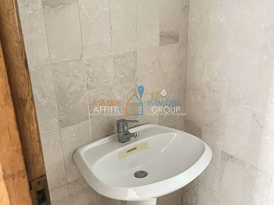 Immagine 15 di Ufficio in affitto  in Via Cavour 58 a Massa