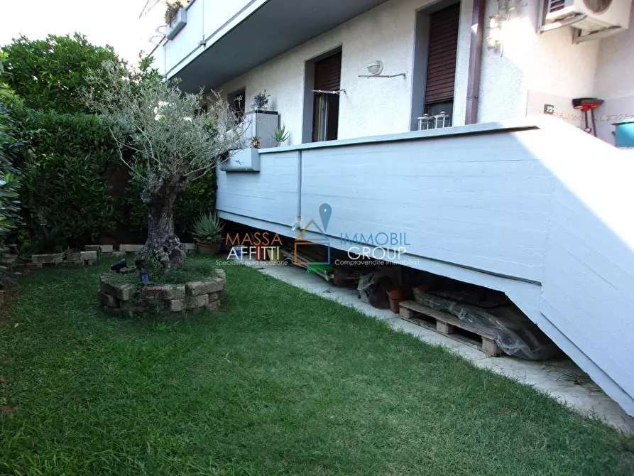 Immagine 2 di Pentalocale in vendita  in via rinchiostra a Massa