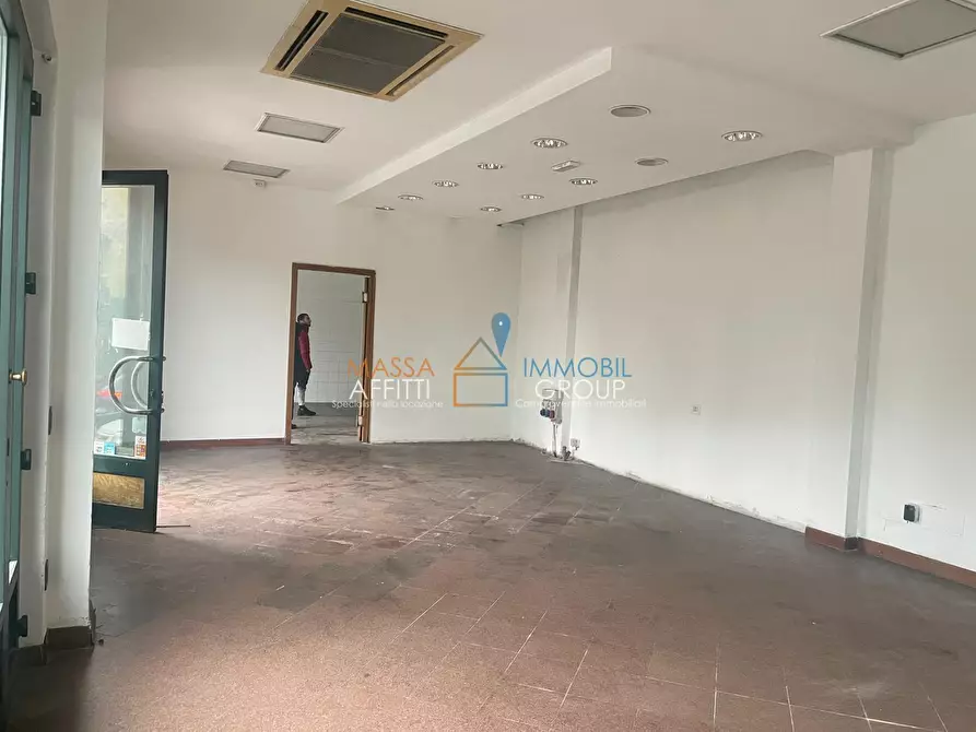 Immagine 3 di Locale commerciale in affitto  in Strada Statale 1 20 a Massa