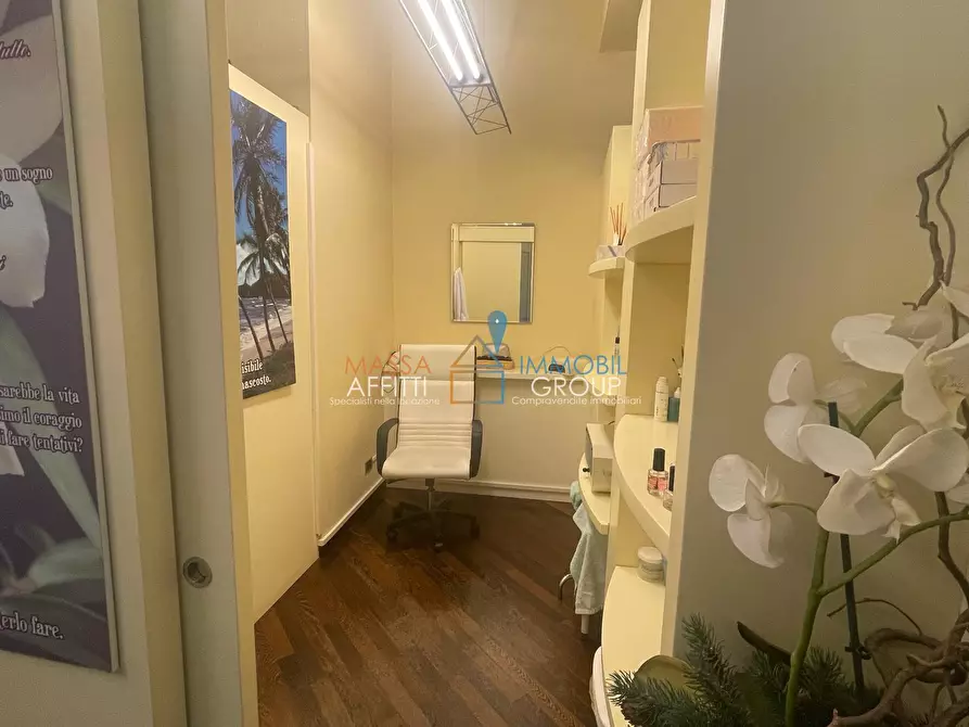 Immagine 17 di Attività commerciale in vendita  in Via Alberica 12 a Massa