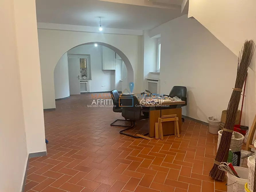 Immagine 2 di Locale commerciale in affitto  in Via Cavour 20 a Massa