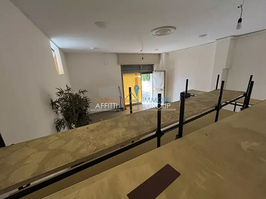 Immagine 2 di Locale commerciale in vendita  in Via Amatore Sciesa 5 a Massa