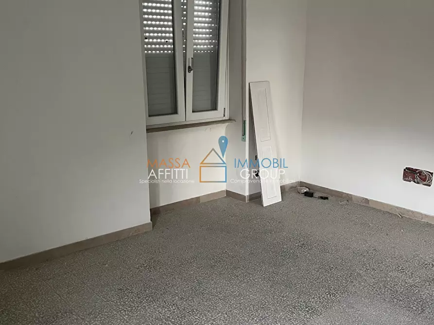 Immagine 14 di Villa in vendita  in Strada Statale 1 108 a Massa