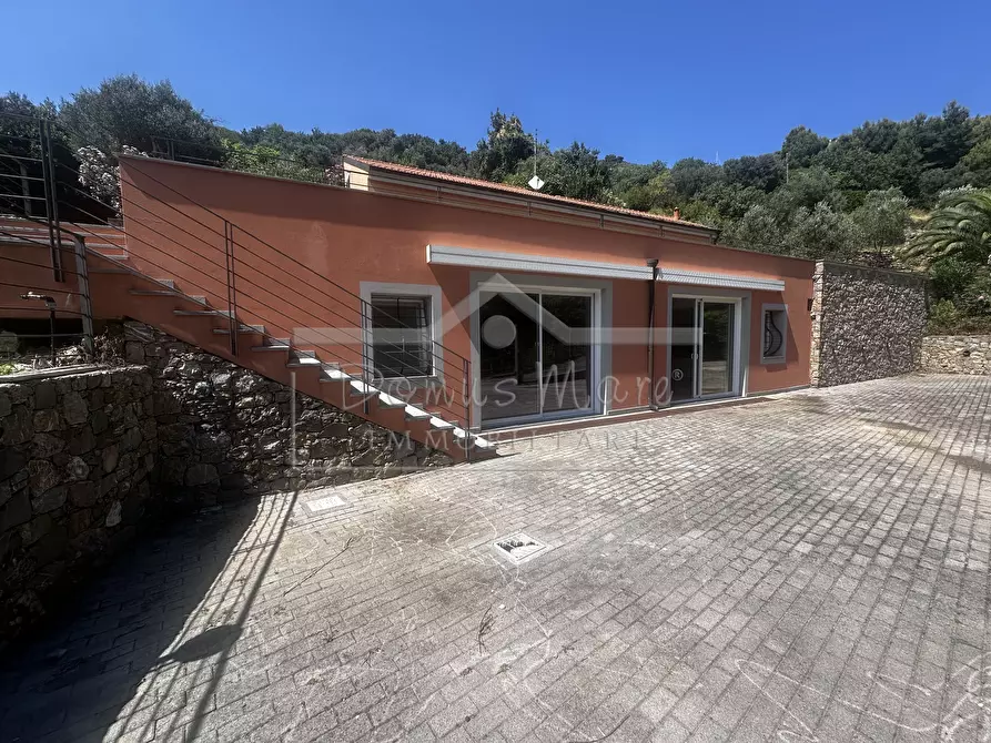 Immagine 5 di Villa in vendita  in Via Laiolo 50 a Spotorno