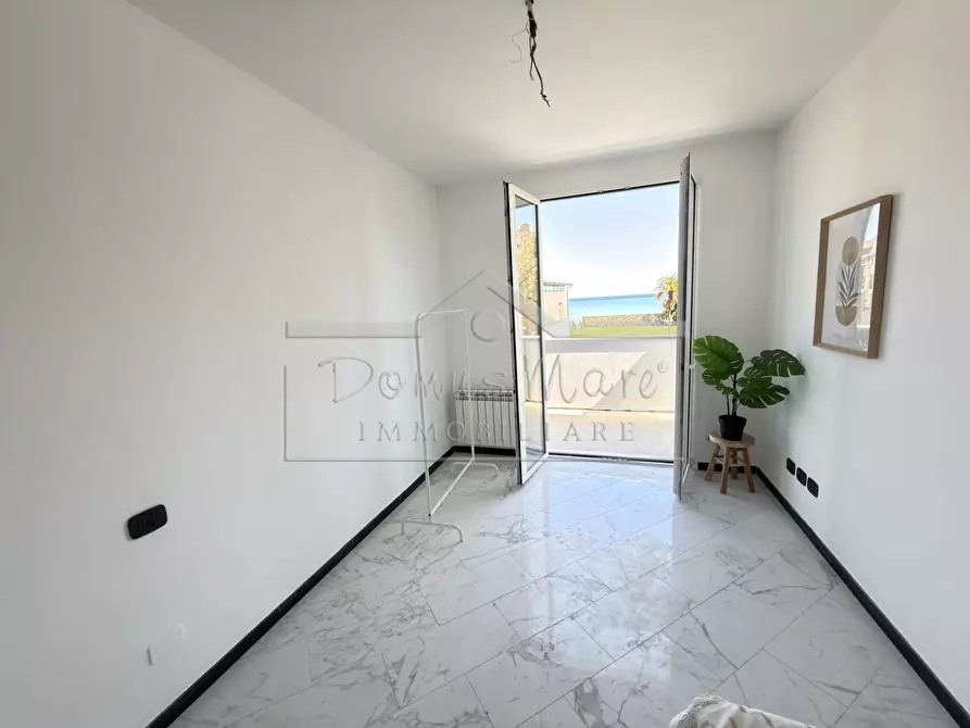 Immagine 23 di Quadrilocale in vendita  in Via Nizza 44 a Savona