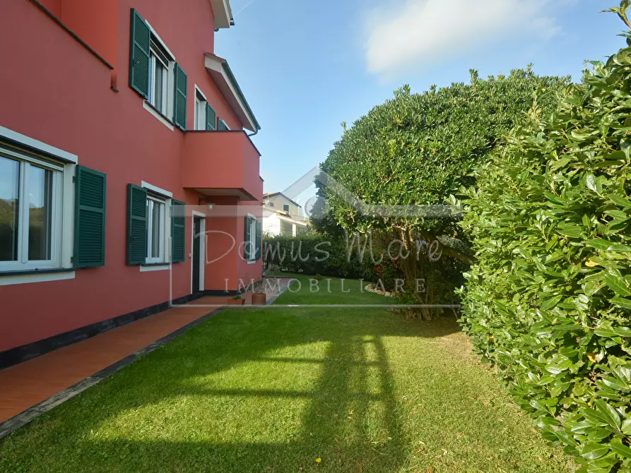 Immagine 7 di Villa in vendita  a Celle Ligure