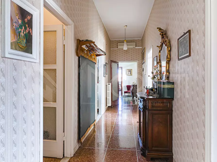 Immagine 37 di Pentalocale in vendita  in Viale Fabbricotti a Livorno