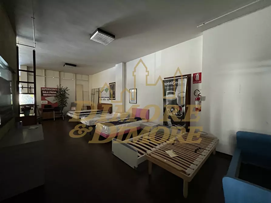 Immagine 9 di Locale commerciale in vendita  in Via Battaglia San Martino 72 a Cuveglio