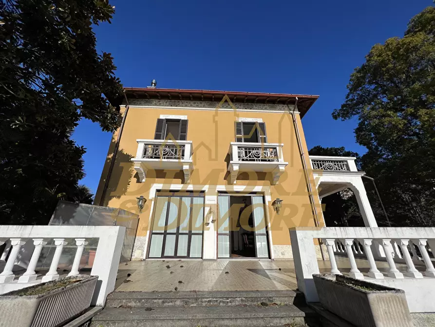 Immagine 50 di Villa in vendita  in Viale Garibaldi 68 a Maccagno Con Pino E Veddasca