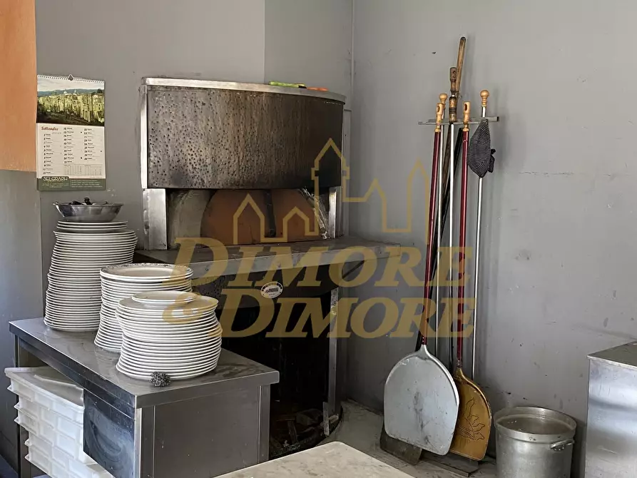 Immagine 30 di Showroom in vendita  a Castelletto Sopra Ticino