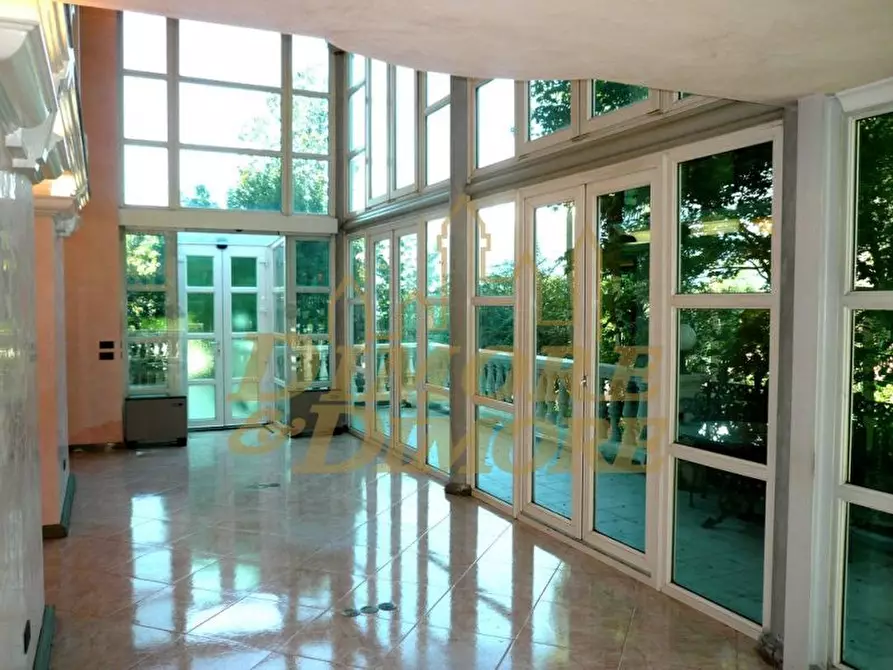 Immagine 5 di Villa in vendita  in Via Ciro Menotti 3 a Luino