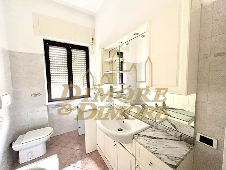 Immagine 13 di Trilocale in vendita  in Piazza Garibaldi 10 a Luino