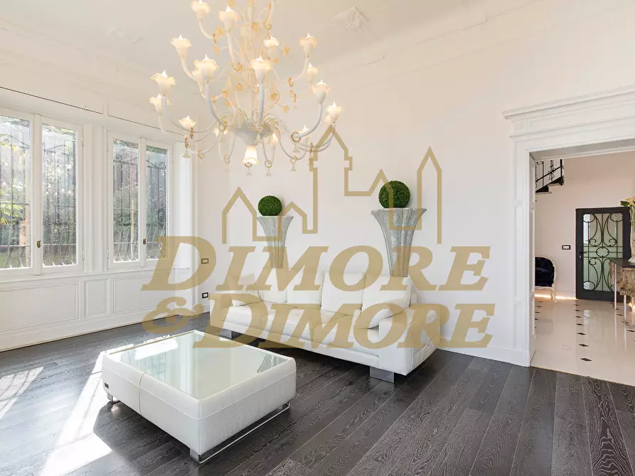 Immagine 4 di Villa in vendita  in via giuseppe verdi 5 a Stresa