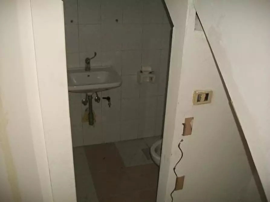 Immagine 7 di Locale commerciale in affitto  in PIAZZA GARIBALDI a Lanciano