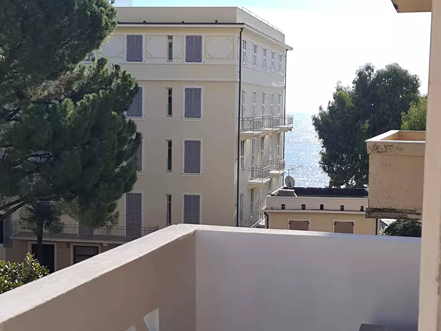 Immagine 10 di Trilocale in vendita  in V.le hanbury a Alassio