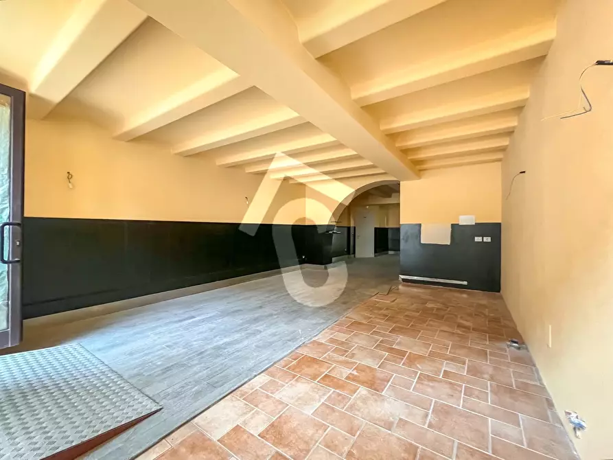 Immagine 8 di Locale commerciale in vendita  a Jesi