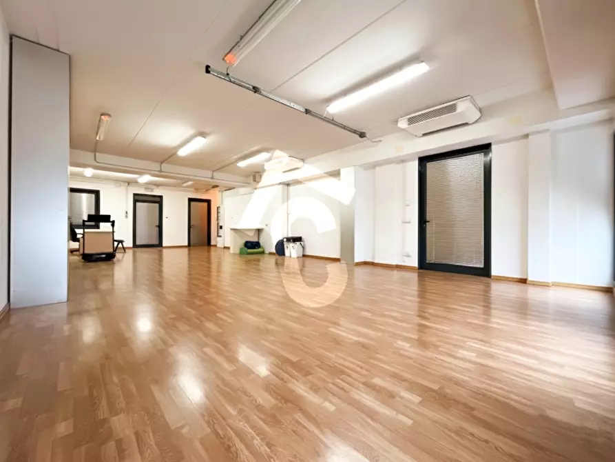 Immagine 2 di Laboratorio in vendita  a Chiaravalle