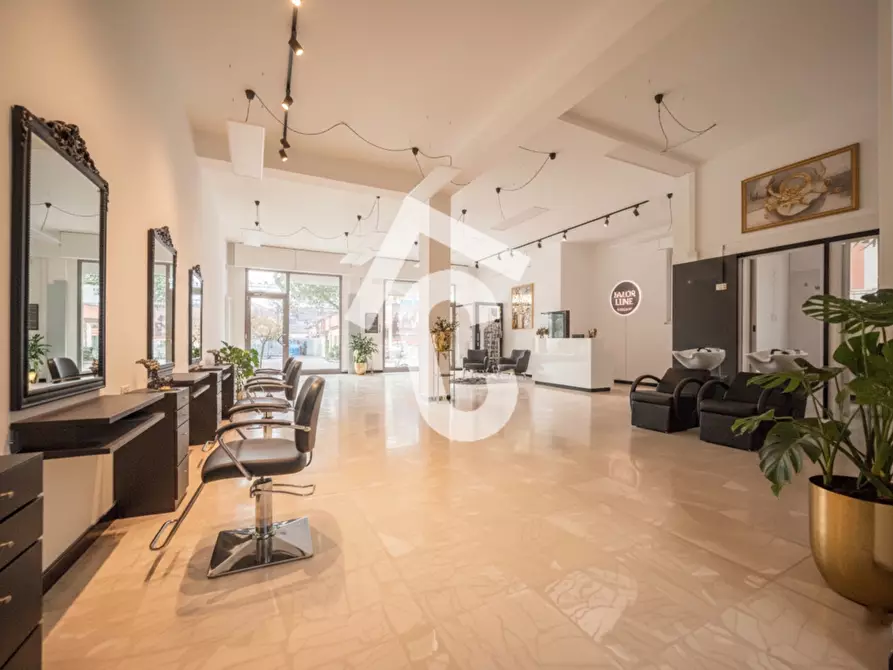 Immagine 13 di Locale commerciale in vendita  a Maiolati Spontini