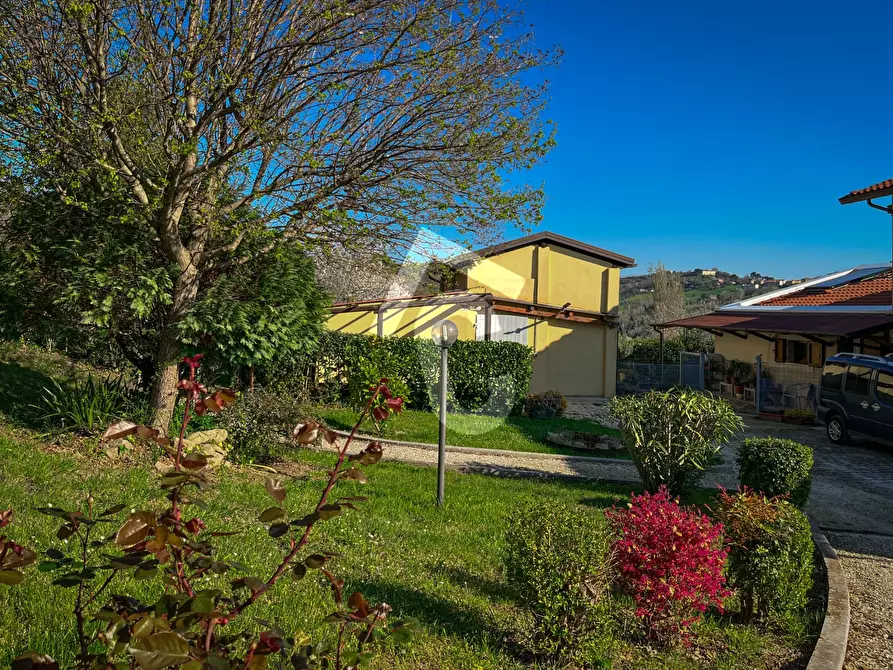 Immagine 47 di Rustico / casale in vendita  a Rosora