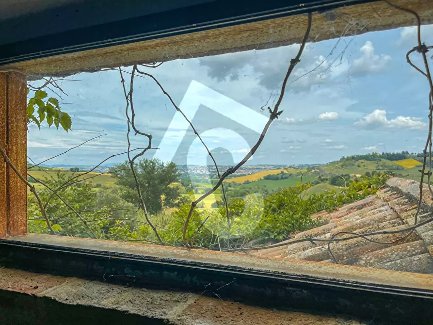 Immagine 8 di Rustico / casale in vendita  a Jesi