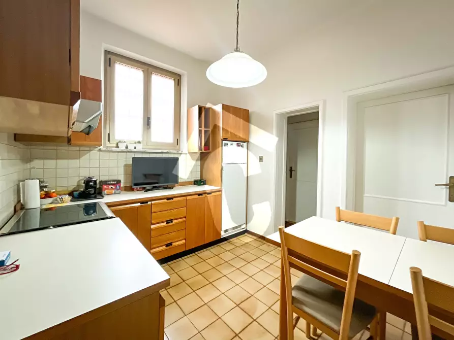 Immagine 11 di Palazzo in vendita  a Jesi