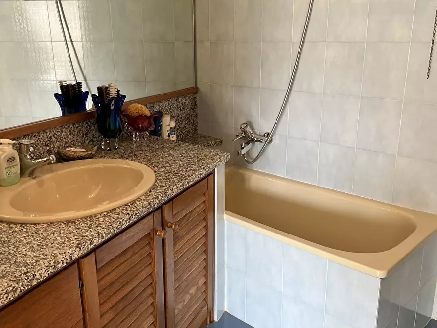 Immagine 13 di Quadrilocale in vendita  in Via Paolo Cappa a Finale Ligure