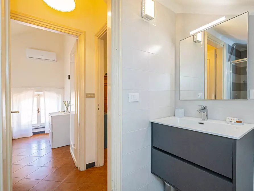 Immagine 16 di Bilocale in affitto  in Piazza Vittorio Emanuele II a Finale Ligure