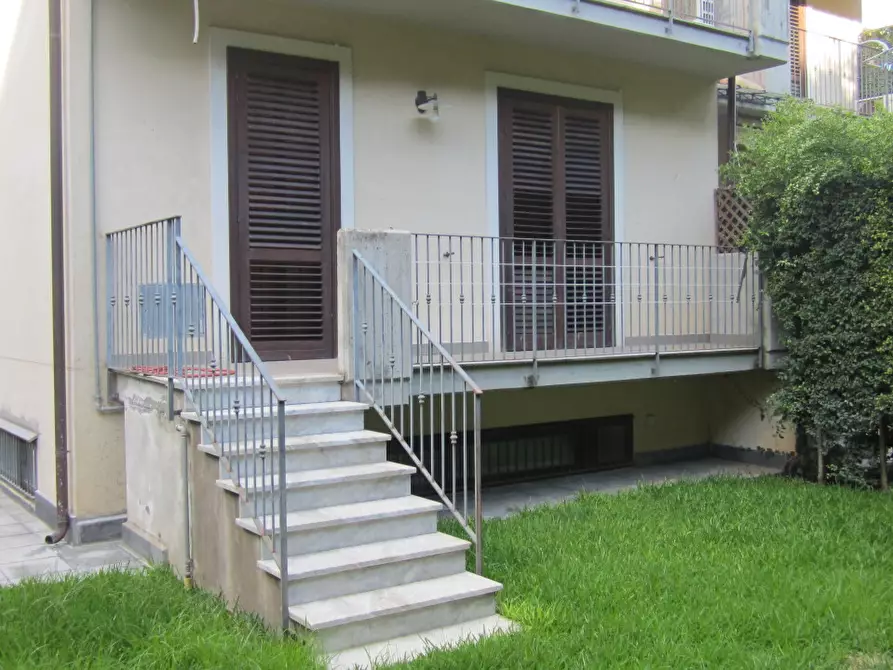 Immagine 2 di Villa in vendita  a Tremestieri Etneo