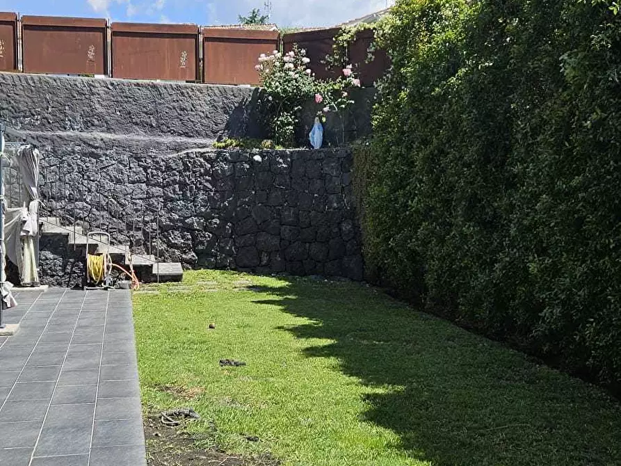 Immagine 32 di Villa in vendita  a Pedara