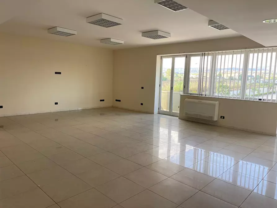 Immagine 15 di Capannone industriale in vendita  a Scordia