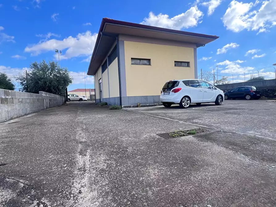 Immagine 1 di Capannone industriale in affitto  a Gravina Di Catania