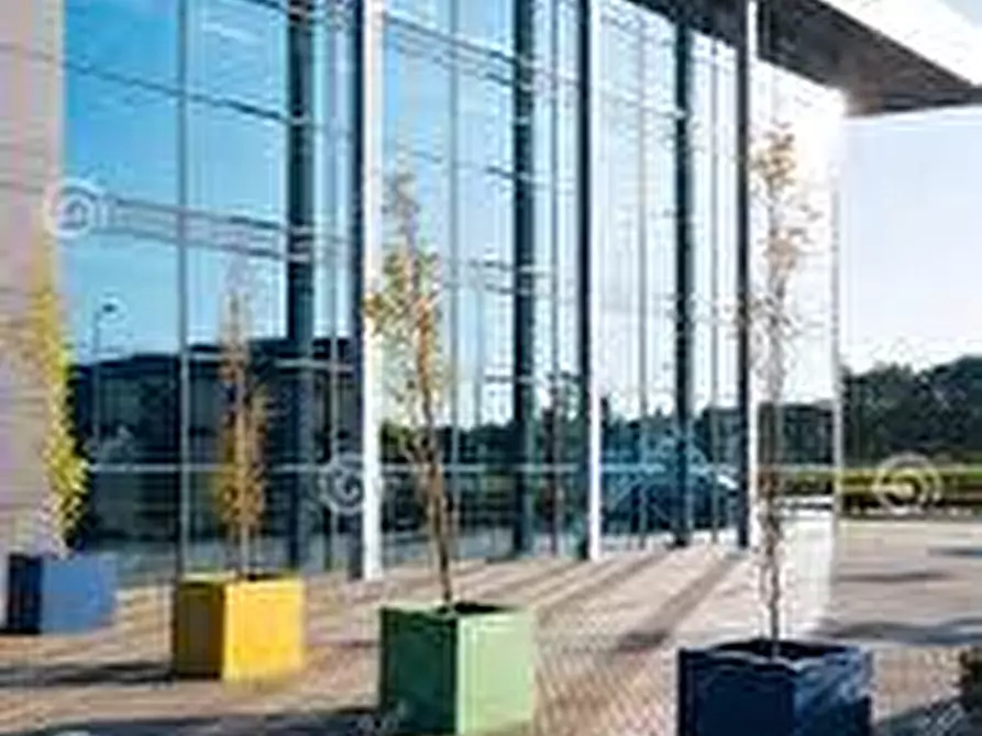 Immagine 4 di Locale commerciale in vendita  a Sant'agata Li Battiati