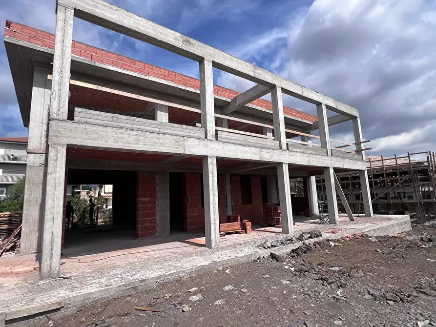 Immagine 1 di Villa in vendita  a San Giovanni La Punta