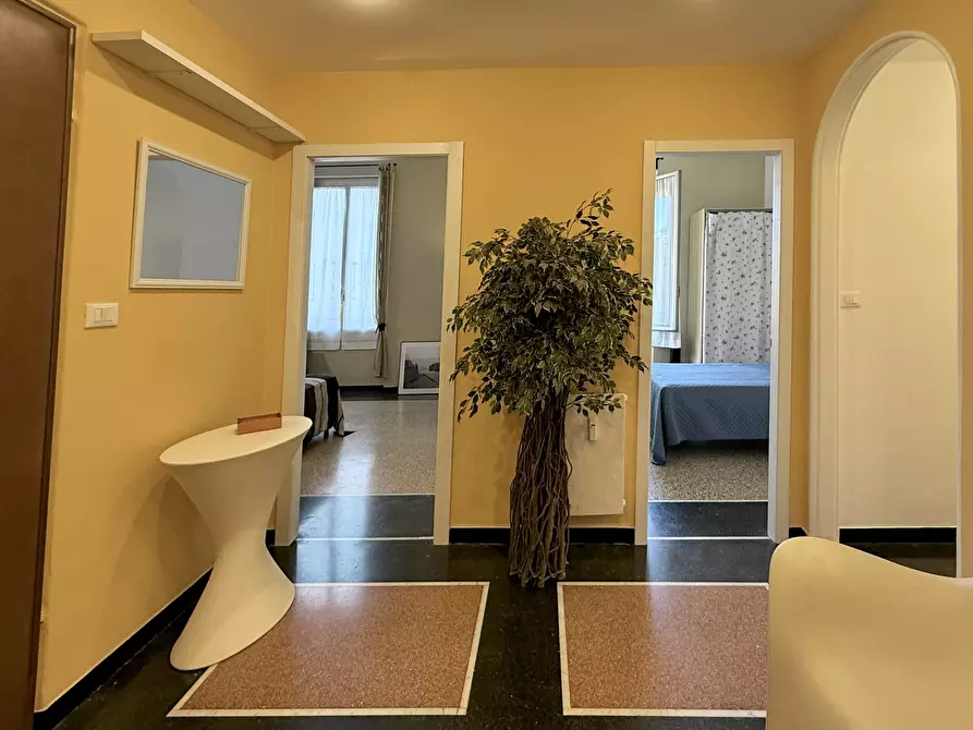 Immagine 8 di Pentalocale in vendita  in Via Fieschi a Genova