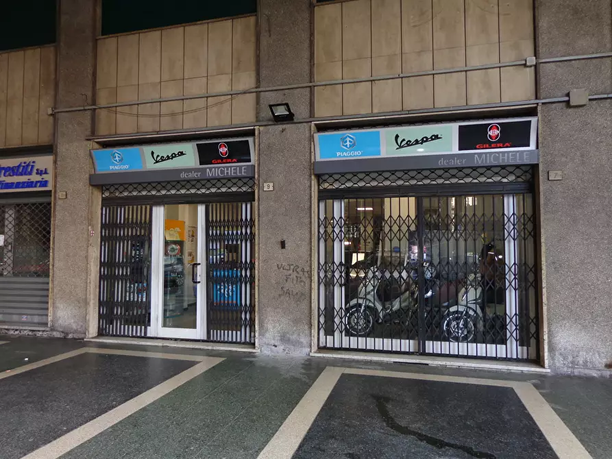 Immagine 2 di Locale commerciale in vendita  in Via Tullio Molteni 7R 9R a Genova