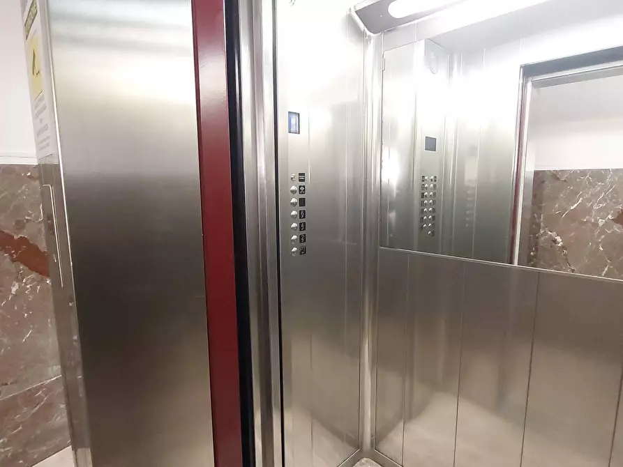 Immagine 25 di Trilocale in vendita  in Corso Magenta a Genova