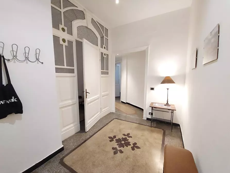 Immagine 1 di Trilocale in vendita  in Corso Magenta a Genova