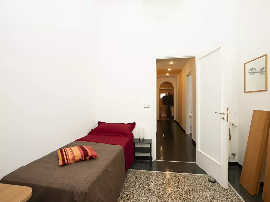 Immagine 23 di Ufficio in vendita  in Via Fieschi a Genova