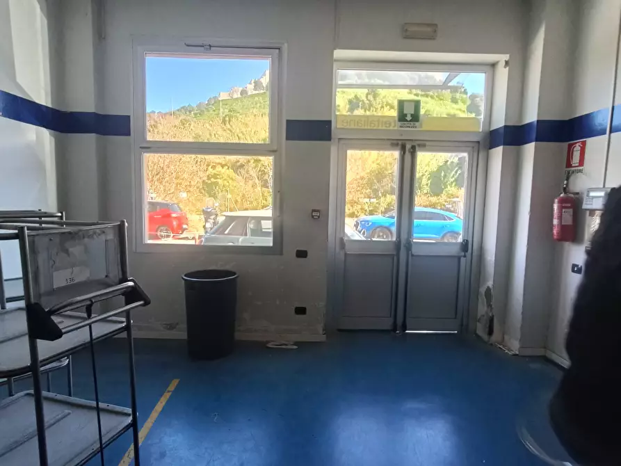 Immagine 28 di Attività artigianale in affitto  in Via Giuseppe Ungaretti 10 a Genova