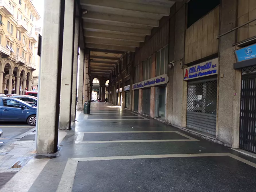 Immagine 3 di Locale commerciale in vendita  in Via Tullio Molteni 7R 9R a Genova