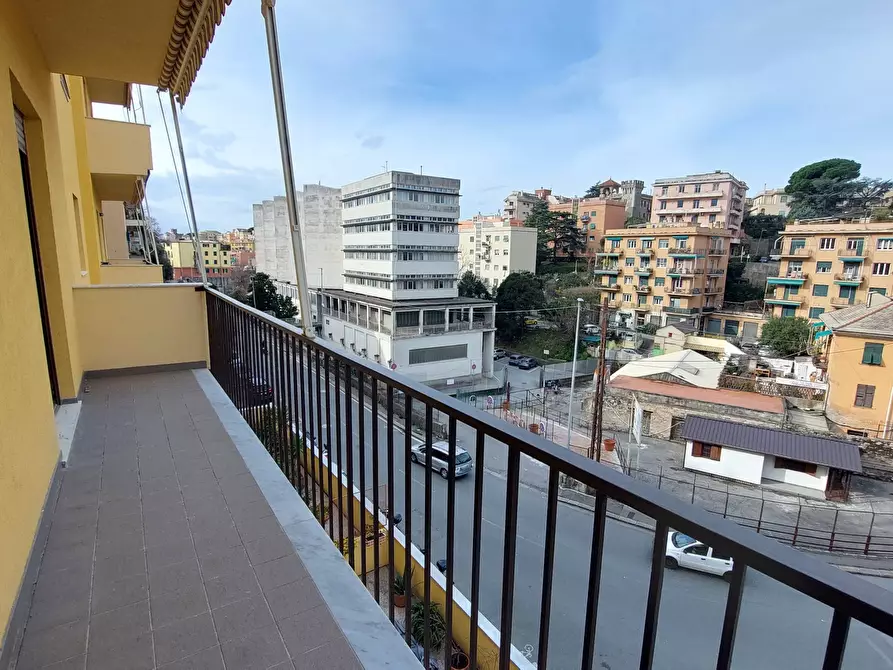 Immagine 38 di Quadrilocale in vendita  in Via Sturla 54 a Genova
